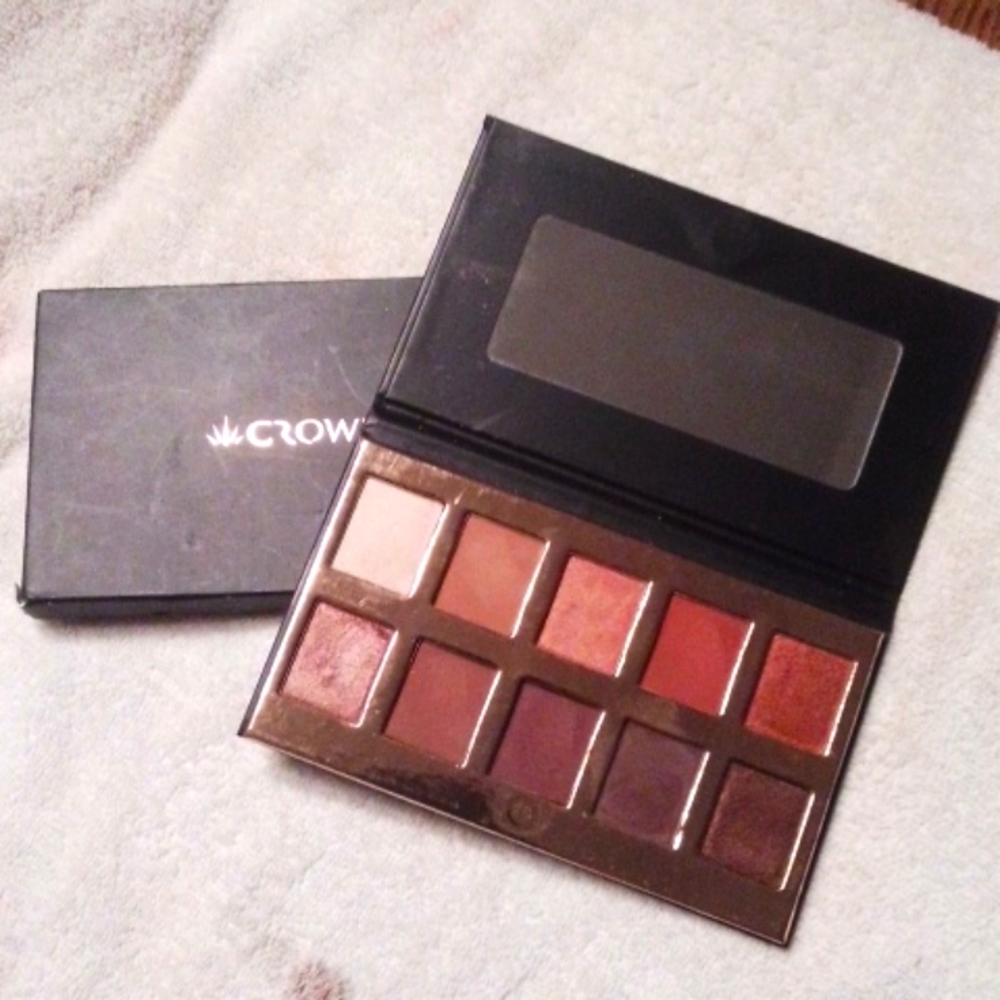 Crown Pro eyeshadow palette 💚3 for $30💚